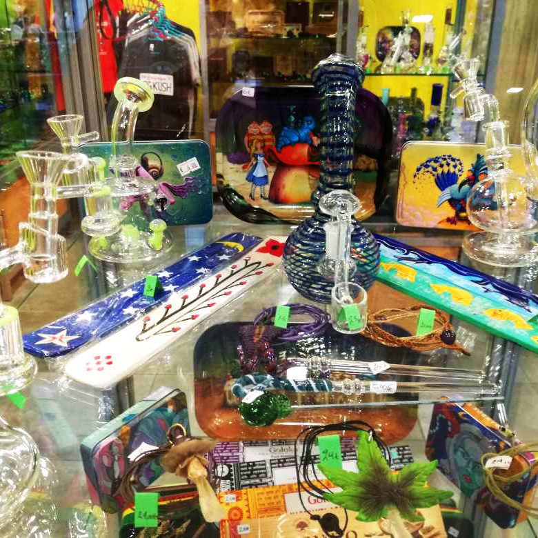Δώρα και lifestyle αντικείμενα με χιούμορ στο Sativa Headshop Θεσσαλονίκη